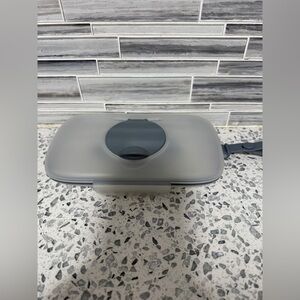 Pre-owned Skip Hop Grab & Go Snug Seal Wipes Case